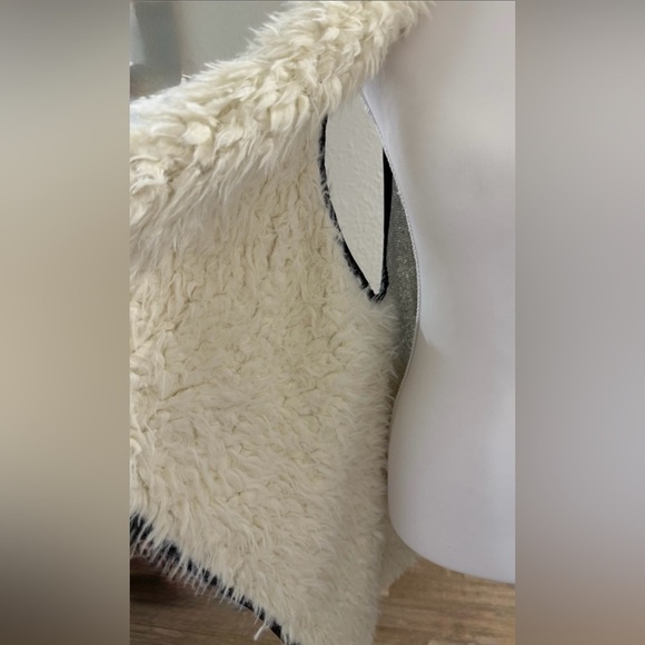 LOVE TRUE CRAFT FAUX LEATHER & FAUX FUR ASYMMETRICAL VEST GRAY SIZE: XL - Picture 2 of 6